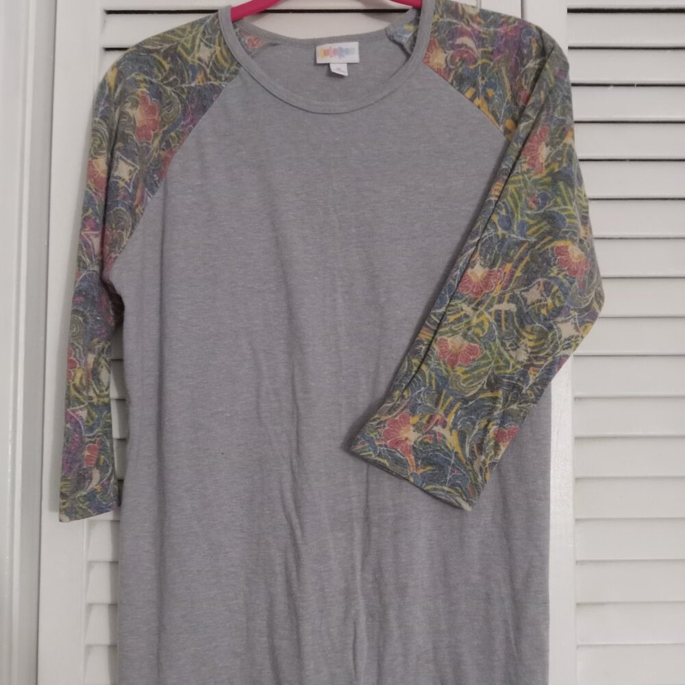 EUC LuLaRoe top Size M